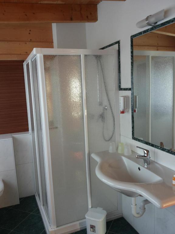 Hotel Laerchenhain St. Valentin auf der Haide Zimmer foto